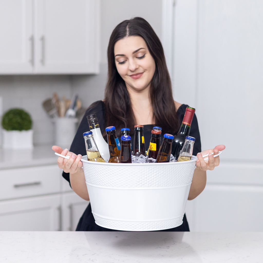 Ice bucket for parties in stylish white color, ensuring your beverages stay refreshingly cool throughout the celebration.