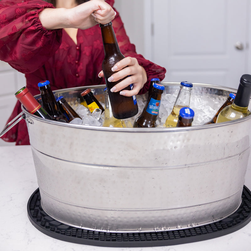 Large drink tub with 25qt capacity and oval shape.  Used to chill wine, champagne, water or use as a large beer tub.  These metal tubs come with a rubber party mat that helps prevent damage to your tabletop due to pesky party splashes and spills.